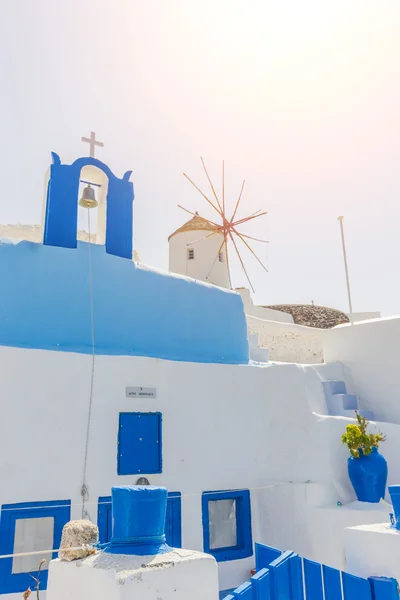 Santorini, Yunanistan Kilisesi kubbe — Stok fotoğraf