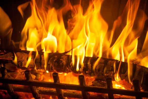 Feuer im Kamin — Stockfoto