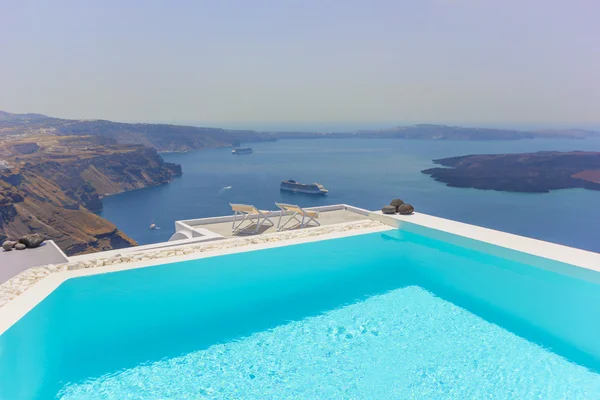 Santorini Balkon mit Blick auf das Meer — Stockfoto