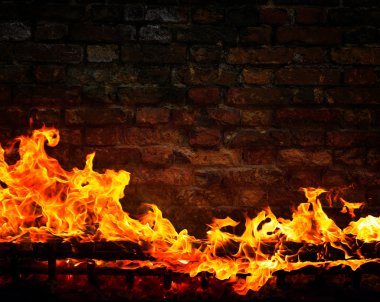 Şöminede yangın var.