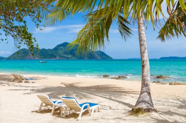 Laem ka beach phuket Adası