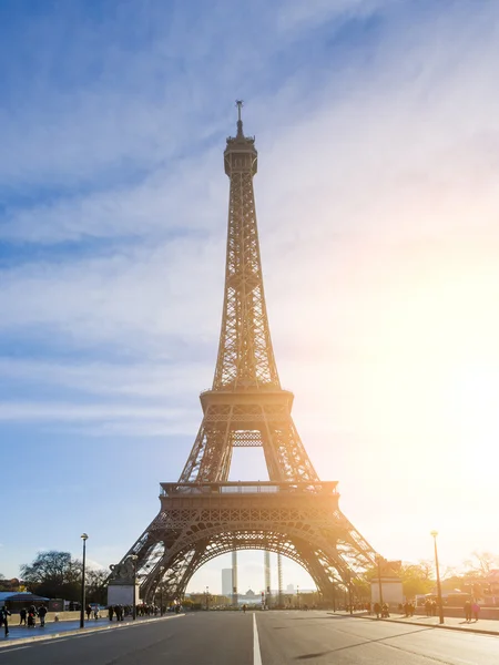 De Eiffeltoren is een van de meest herkenbare bezienswaardigheden in th — Stockfoto