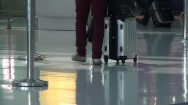 Havaalanında yürüyüş