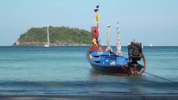 Długo tailed boat ruea powiesić yao — Wideo stockowe