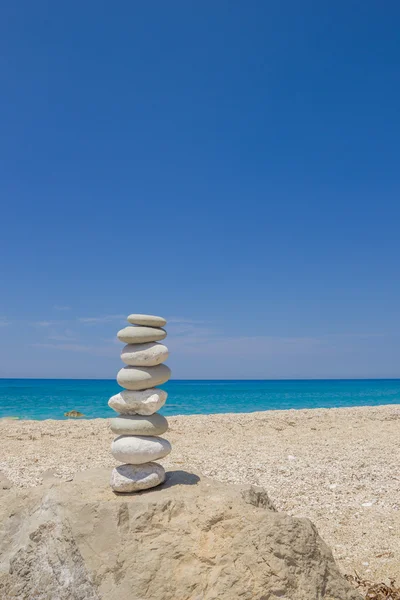 Pebble stenen op strand — Stockfoto