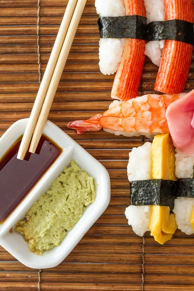 Deliciosos rollos de Sushi Fresco — Foto de Stock