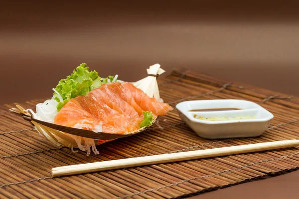 Plátky syrové losos sashimi — Stock fotografie