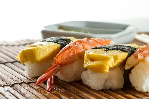 Yummy Fresh Sushi rolos — Fotografia de Stock