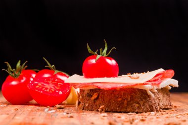 meze peynir ve domates ile