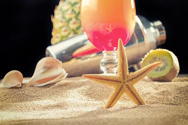 Tropical sex on the beach cocktail with shaker — Stock Photo, Image