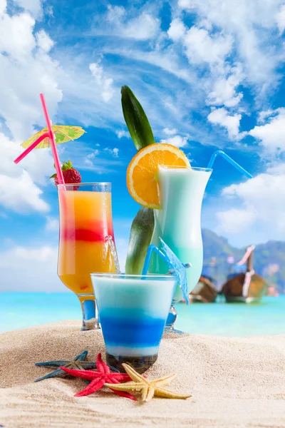 Cocktail and Long tailed boat in Thailand — Stock Photo, Image