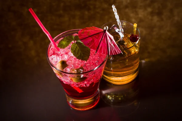 Strawberry cocktail and whiskey liqueur glass — Stock Photo, Image