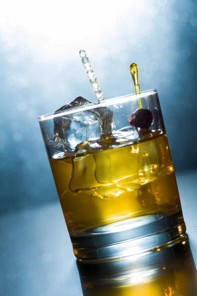 Whisky glass with ice cubes — Stock Photo, Image