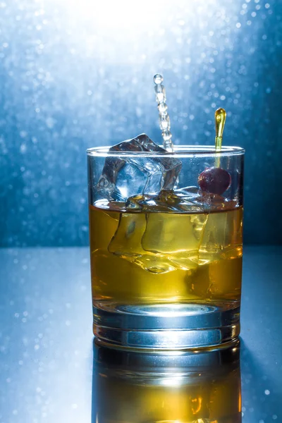 Whisky glass with ice cubes — Stock Photo, Image