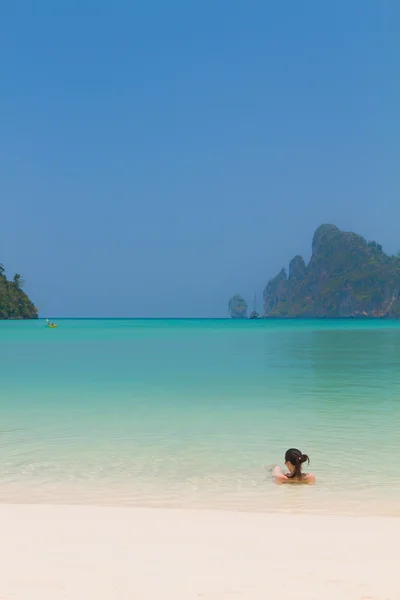 Piękne zatoki phi phi island Tajlandia — Zdjęcie stockowe