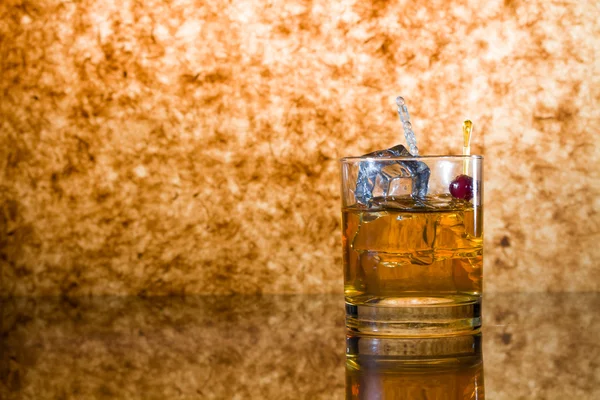 Whisky glass with ice cubes — Stock Photo, Image