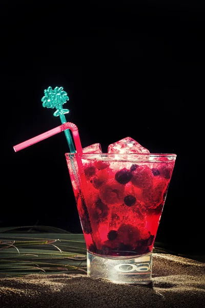 Raspberry cocktail on the sand — Stock Photo, Image