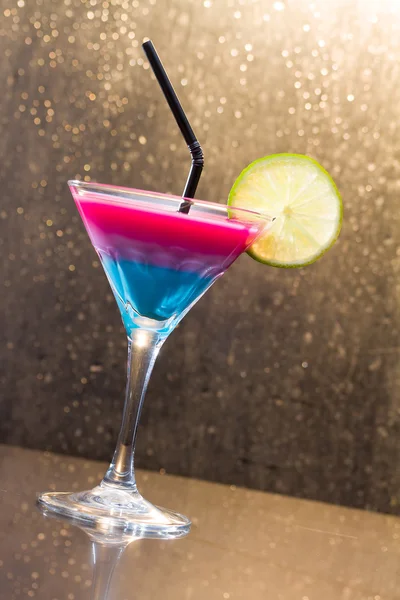 Frischer tropischer Cocktail — Stockfoto