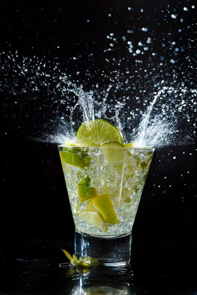 Mojito cocktail in de club — Stockfoto