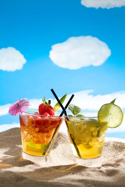 Mojito Strawberry and Lime on the beach — Stock Photo, Image