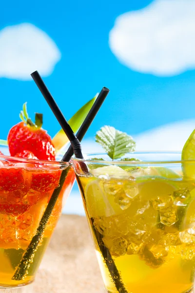 Mojito Strawberry and Lime on the beach — Stock Photo, Image