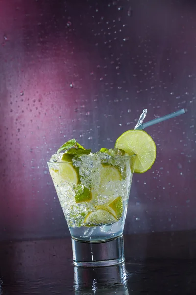 Cocktail mojito au club — Photo