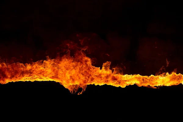 Fiamme ardenti su sfondo nero — Foto Stock