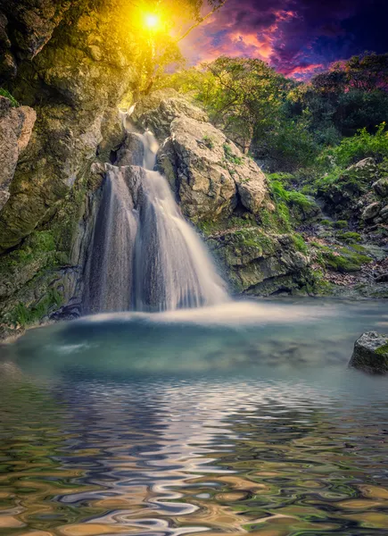 Surrealer tropischer Wasserfall — Stockfoto