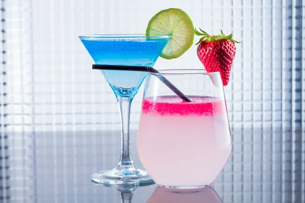 Cocktail with blue caracao caviar — Stock Photo, Image