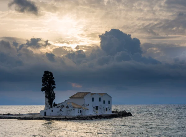 Scène van vlacherna klooster, kanoni, corfu — Stockfoto