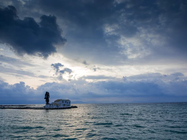 Scène van vlacherna klooster, kanoni, corfu — Stockfoto