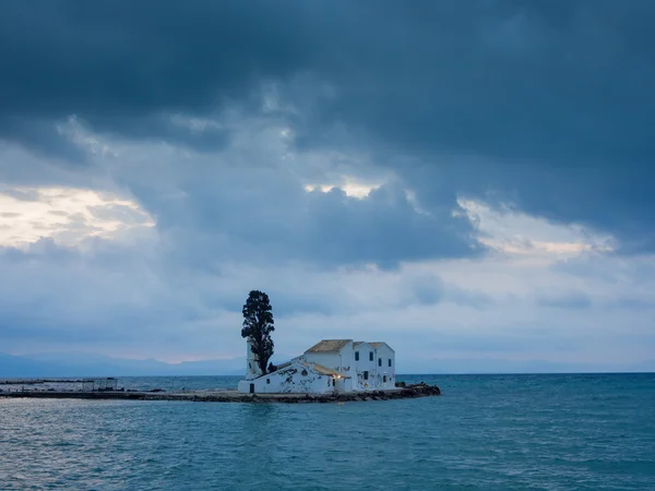 Scène van vlacherna klooster, kanoni, corfu — Stockfoto