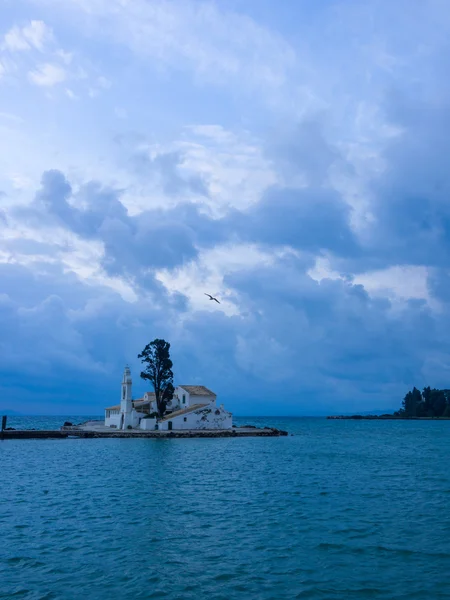 Scène van vlacherna klooster, kanoni, corfu — Stockfoto