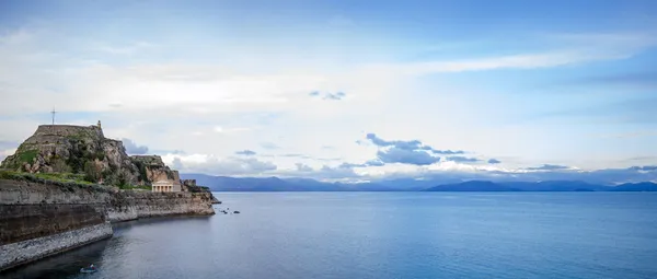 Hellenic temple and old castle at Corfu — Stock Photo, Image