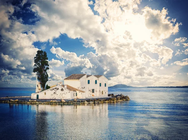 Scène van vlacherna klooster, kanoni, corfu — Stockfoto