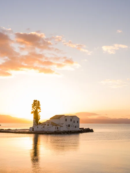 Scène van vlacherna klooster, kanoni, corfu — Stockfoto