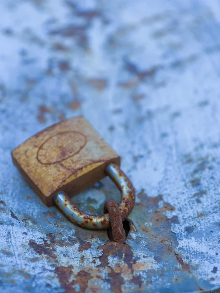 Rusty iron door with lock — Stock Photo, Image