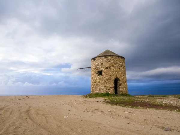 Velho moinho de vento ai Gyra praia, Lefkada — Fotografia de Stock