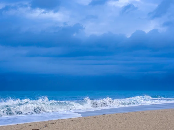 Serata tempestosa in spiaggia — Foto Stock