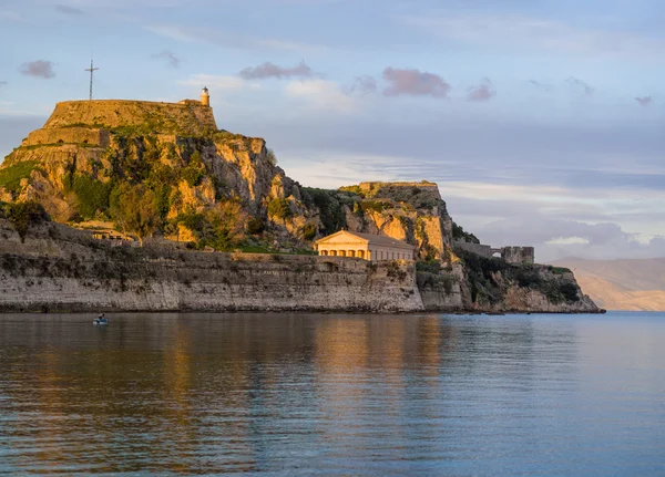 Griechischer Tempel und alte Burg auf Korfu — Stockfoto