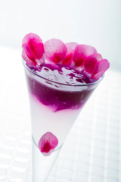 Cocktail com caviar — Fotografia de Stock