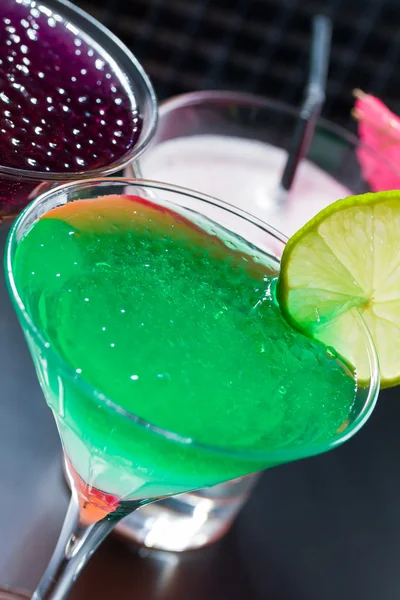 Whisky, fragola, passione e menta Cocktail al caviale — Foto Stock