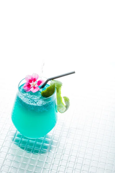 Cocktail with blue caracao caviar — Stock Photo, Image