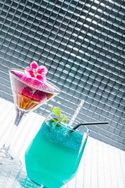Cocktail con blu caracao e whisky — Zdjęcie stockowe