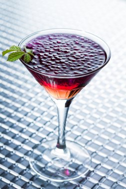 cocktail met kaviaar en whisky