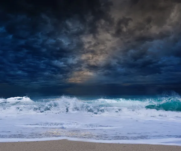 Tempestade na praia — Fotografia de Stock
