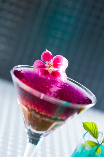 Cocktail com caviar e uísque — Fotografia de Stock