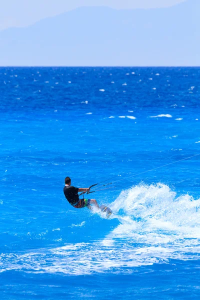 Kite boarder sull'isola ionica di Lefkas — Foto Stock