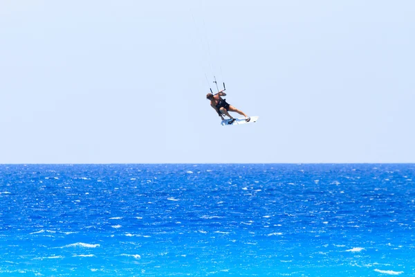 Kite boarder na ilha Jónica de Lefkas — Fotografia de Stock