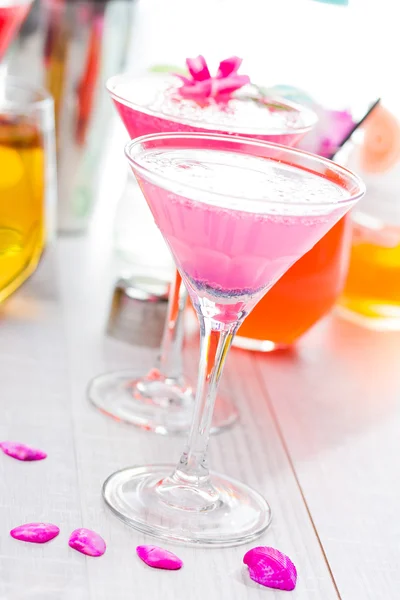 Cocktail with caviar and flower — Stock Photo, Image